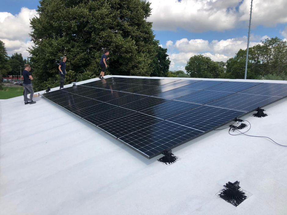 Clubhuis met zonnepanelen