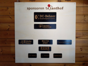Sponsorbord in clubhuis